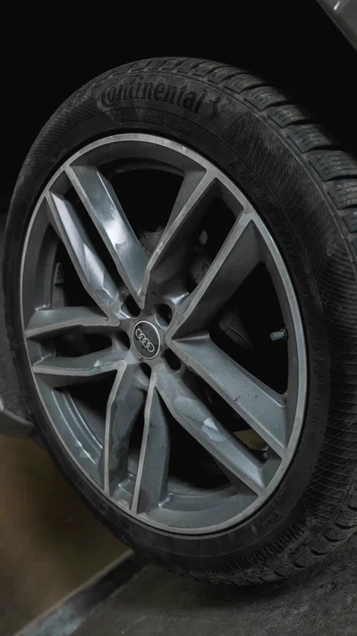 Замена тормозных колодок в круг автомобиля Ауди Q7
